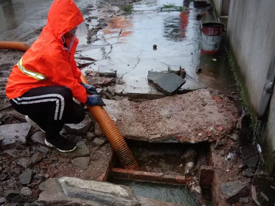 东光专业清理污水池 炜誉市政以规范流程守护城市 “肠道”