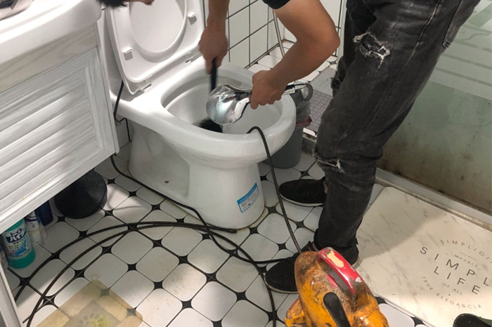 东光马桶堵塞自己疏通还是找师傅？专业上门服务让你省时更省心